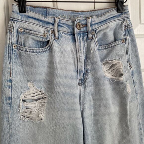 American Eagle Highest Rise 90s Boyfriend Jeans Distressed Light Wash Size 0 Raw - Picture 2 of 10